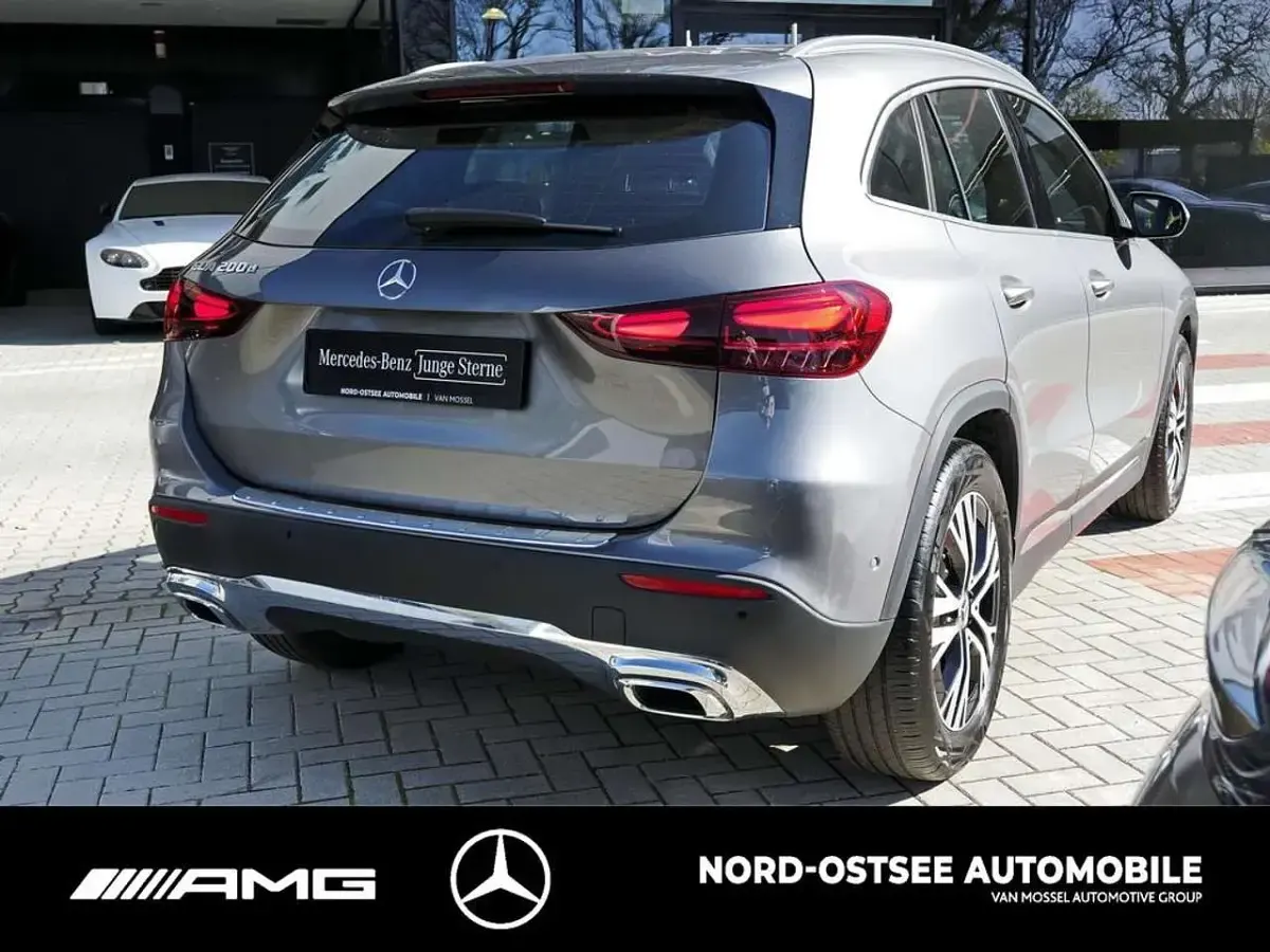 Gebraucht Mercedes GLA200 Progressive 150 PS (110 kW) 2025 Metalliclack mountaingrau SUV