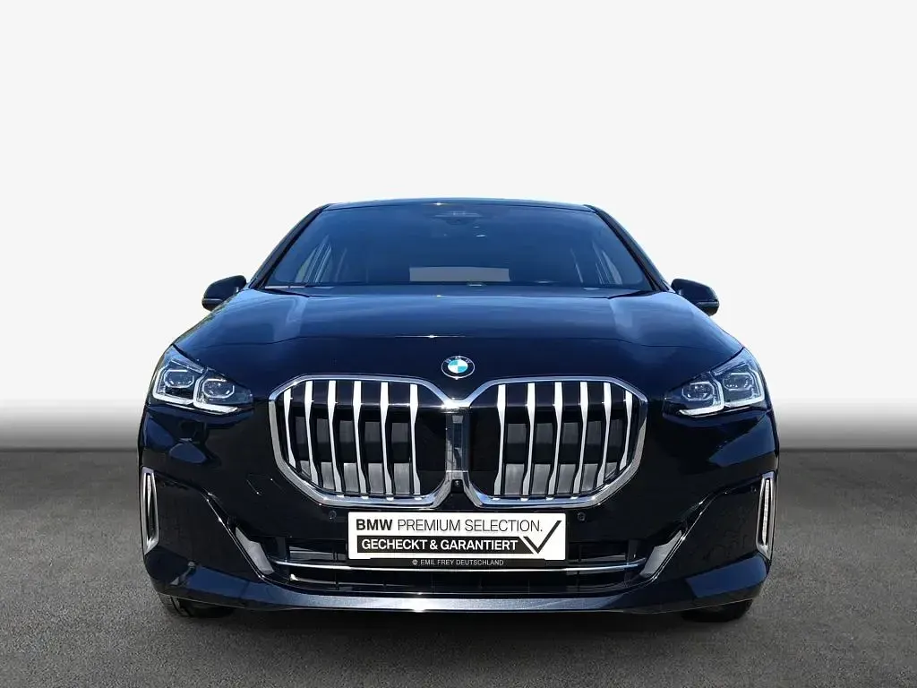 Gebraucht BMW 220 Active Tourer Luxury Line 156 PS (114 kW) 2023 Schwarz Van / Kleinbus
