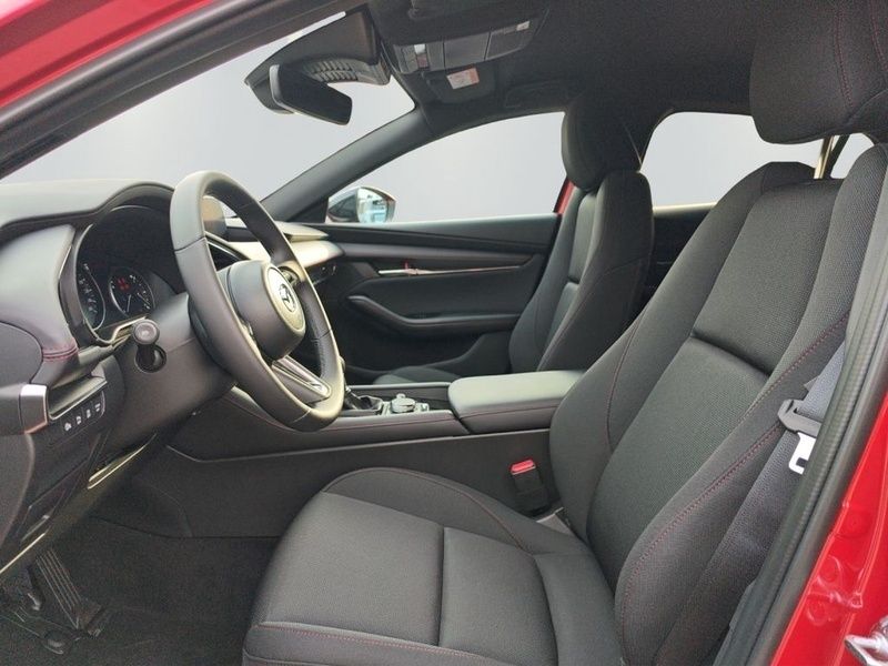 Soul red crystal Gebraucht 2024 Mazda 3 Homura-Line Limousine | 26.990 € (Fairer Preis) - Bild 1/4