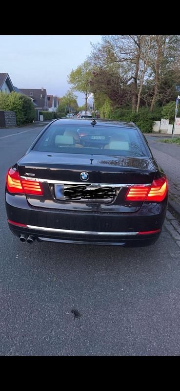 Second-hand BMW 730 258 CP (189 kW) 2013 Negru Berlinǎ