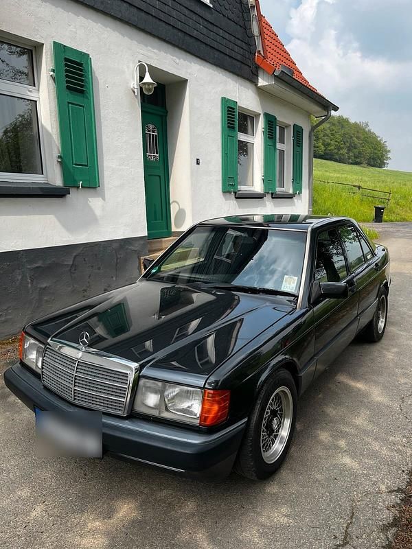 Schwarz Gebraucht 1993 Mercedes 190 Limousine | 9.500 € - Bild 1/4