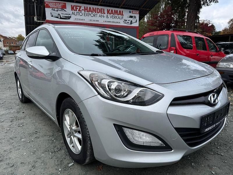 Silber Gebraucht 2014 Hyundai i30 Trend Kombi | 5.999 € (Fairer Preis) - Bild 1/4