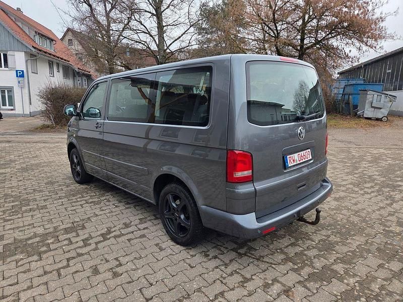 Gebraucht VW Caravelle Comfortline 102 PS (75 kW) 2010 Grau Van / Kleinbus