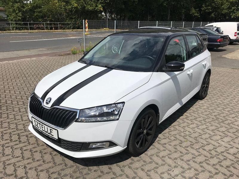Weiß Gebraucht 2021 Skoda Fabia Style Limousine | 15.999 € (Fairer Preis) - Bild 1/4