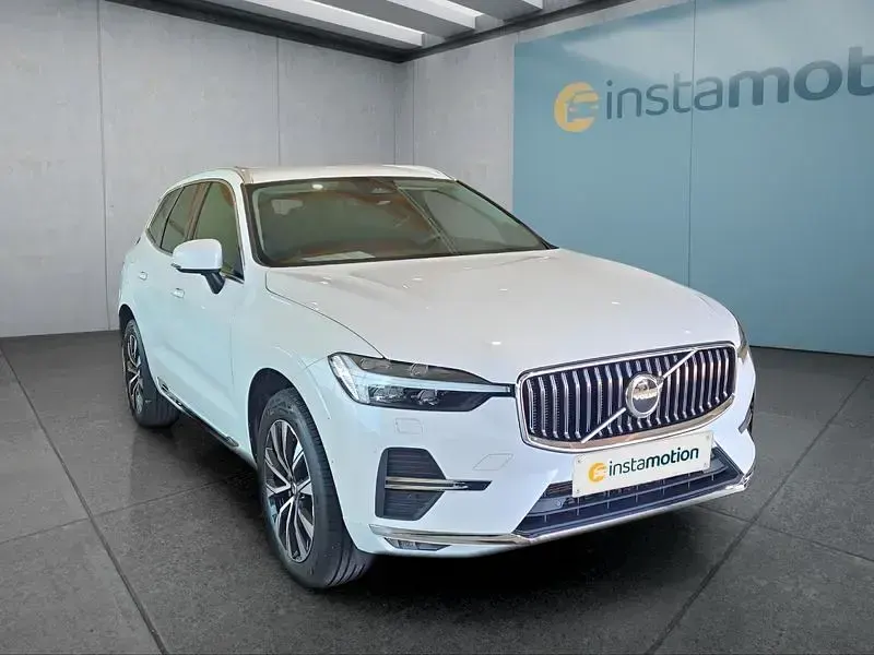 Gebraucht Volvo XC60 Plus 250 PS (183 kW) 2023 Weiß SUV