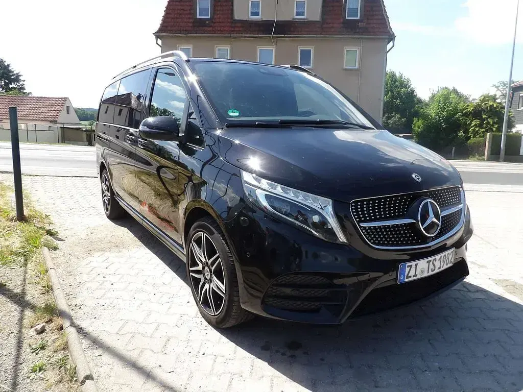 Gebraucht Mercedes V220 Edition 237 PS (174 kW) 2022 Obsidianschwarz metallic Van / Kleinbus