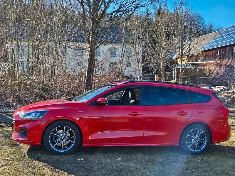 Gebraucht Ford Focus ST-Line 155 PS (114 kW) 2020 Rot Kombi