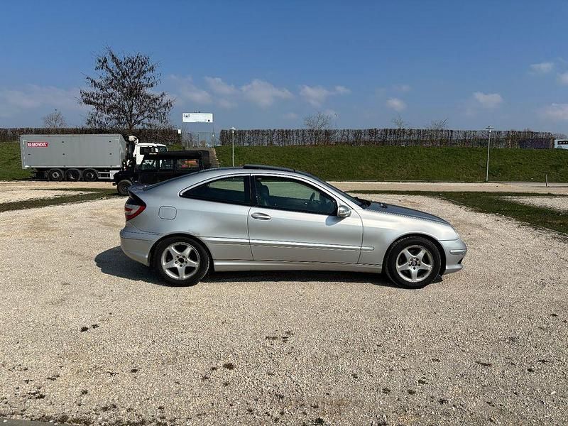Gebraucht Mercedes C230 192 PS (141 kW) 2002 Silber Coupé