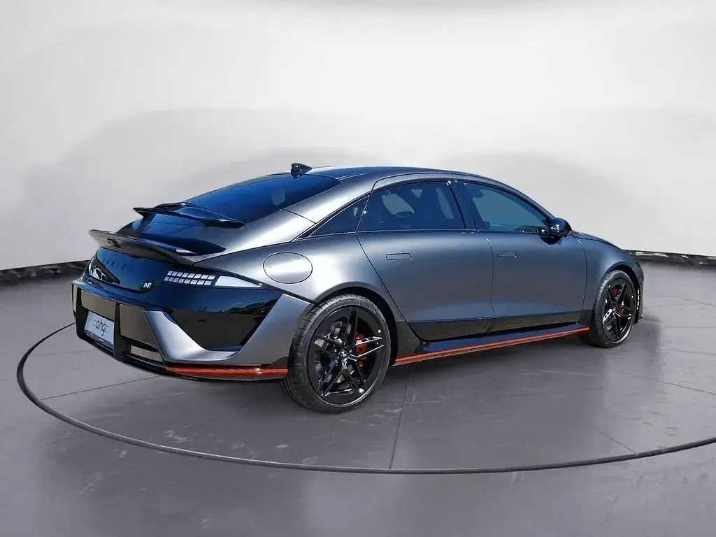 Neu Hyundai Ioniq 6 447 kW (609 PS) 2026 Grau Limousine