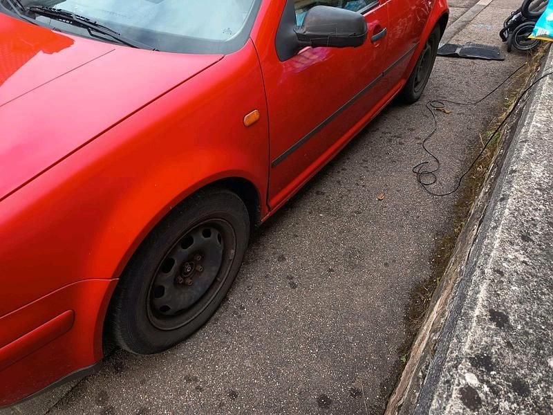 Rot Gebraucht 1998 VW Golf IV Kleinwagen | 900 € (Superpreis) - Bild 1/4