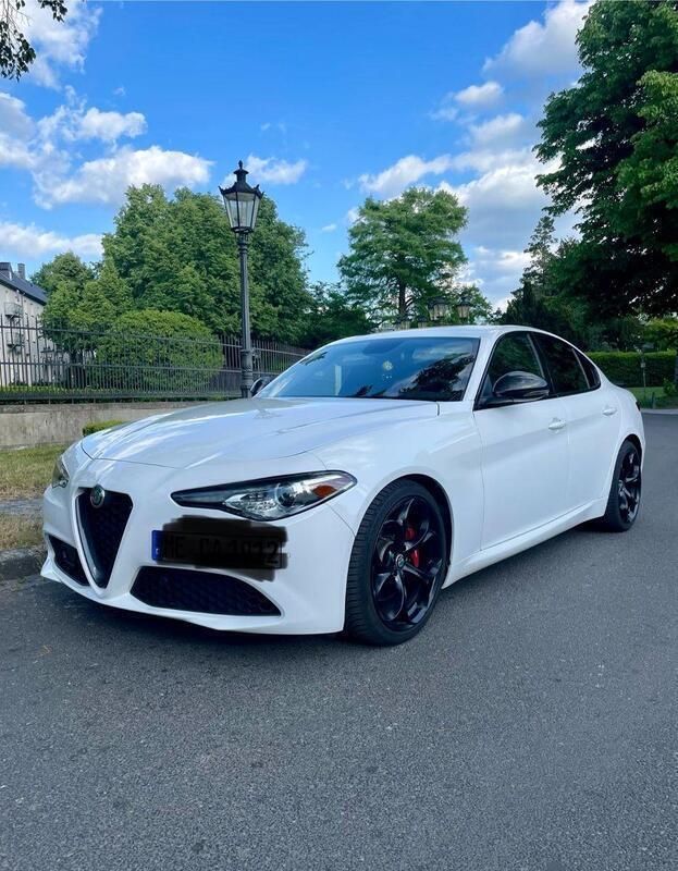 Weiß Gebraucht 2019 Alfa Romeo Giulia Limousine | 26.900 € - Bild 1/4