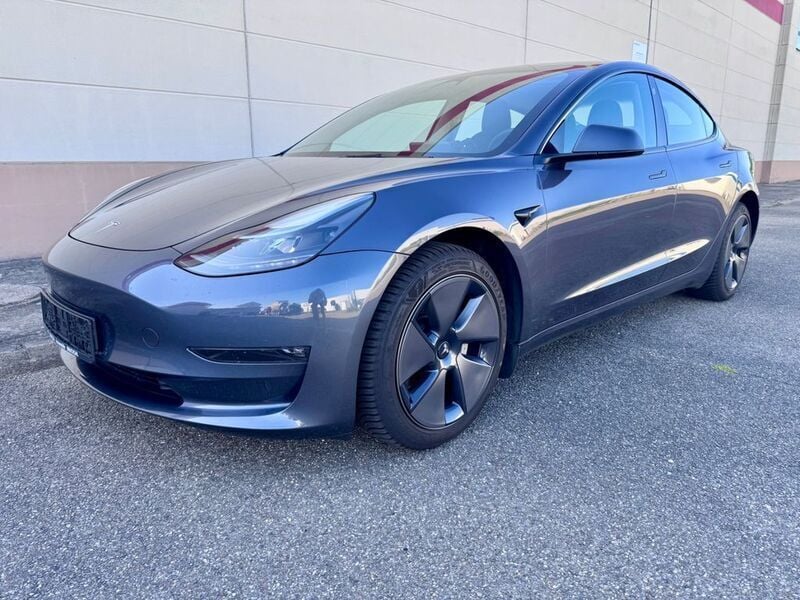 Grau Gebraucht 2022 Tesla Model 3 Long Range Limousine | 31.490 € (Fairer Preis) - Bild 1/4
