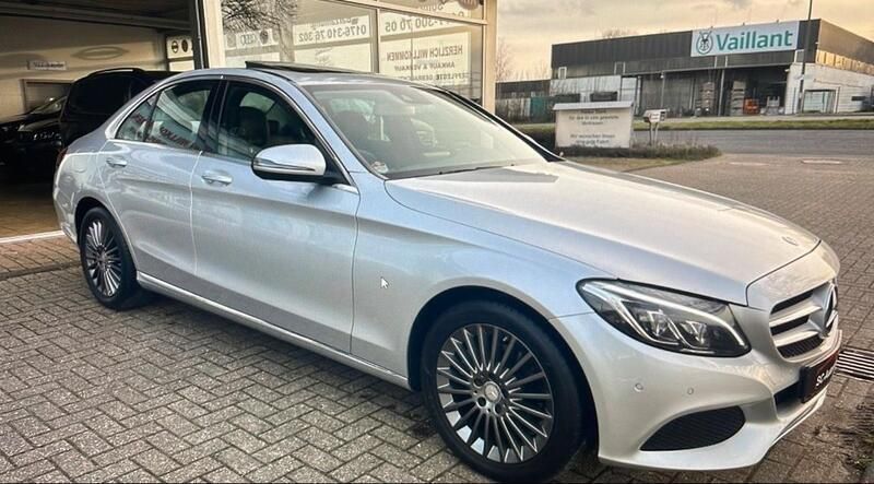 Silber Gebraucht 2015 Mercedes C180 Avantgarde Limousine | 19.900 € (Fairer Preis) - Bild 1/4