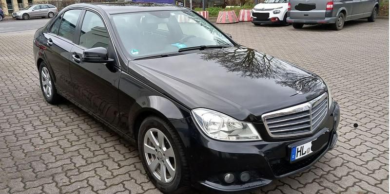 Schwarz Gebraucht 2013 Mercedes C180 Limousine | 7.950 € (Guter Preis) - Bild 1/4
