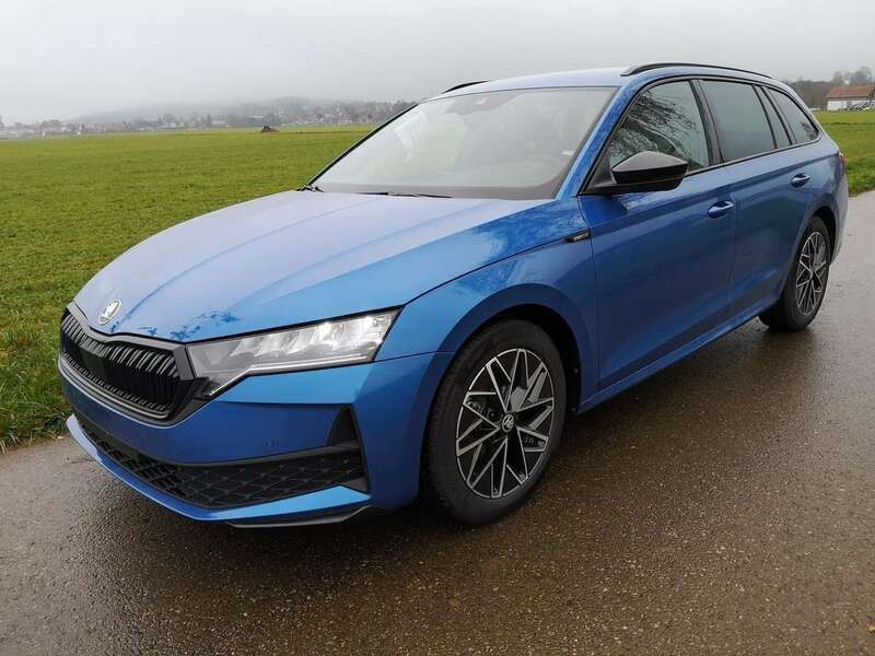 Raceblue metallic Neu 2024 Skoda Octavia SportLine Kombi | 34.390 € (Superpreis) - Bild 1/4