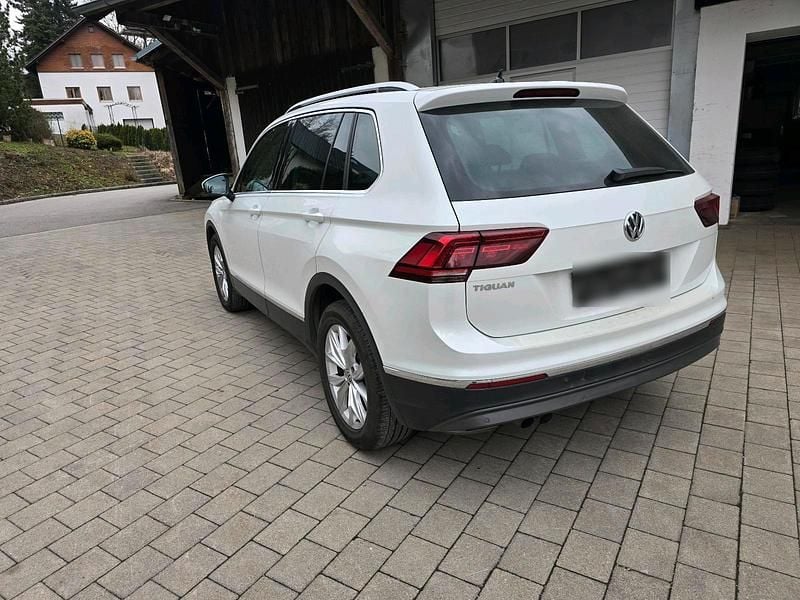 Gebraucht VW Tiguan 150 PS (110 kW) 2018 Weiß SUV