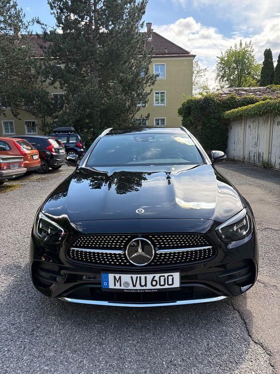 Gebraucht Mercedes E220 AMG 200 PS (147 kW) 2024 Schwarz Limousine