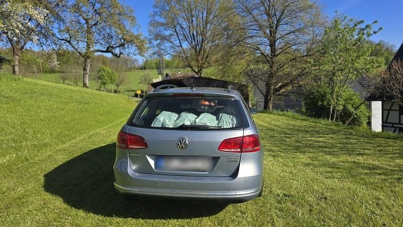 Second-hand VW Passat Edition 140 CP (102 kW) 2013 Albastru Break