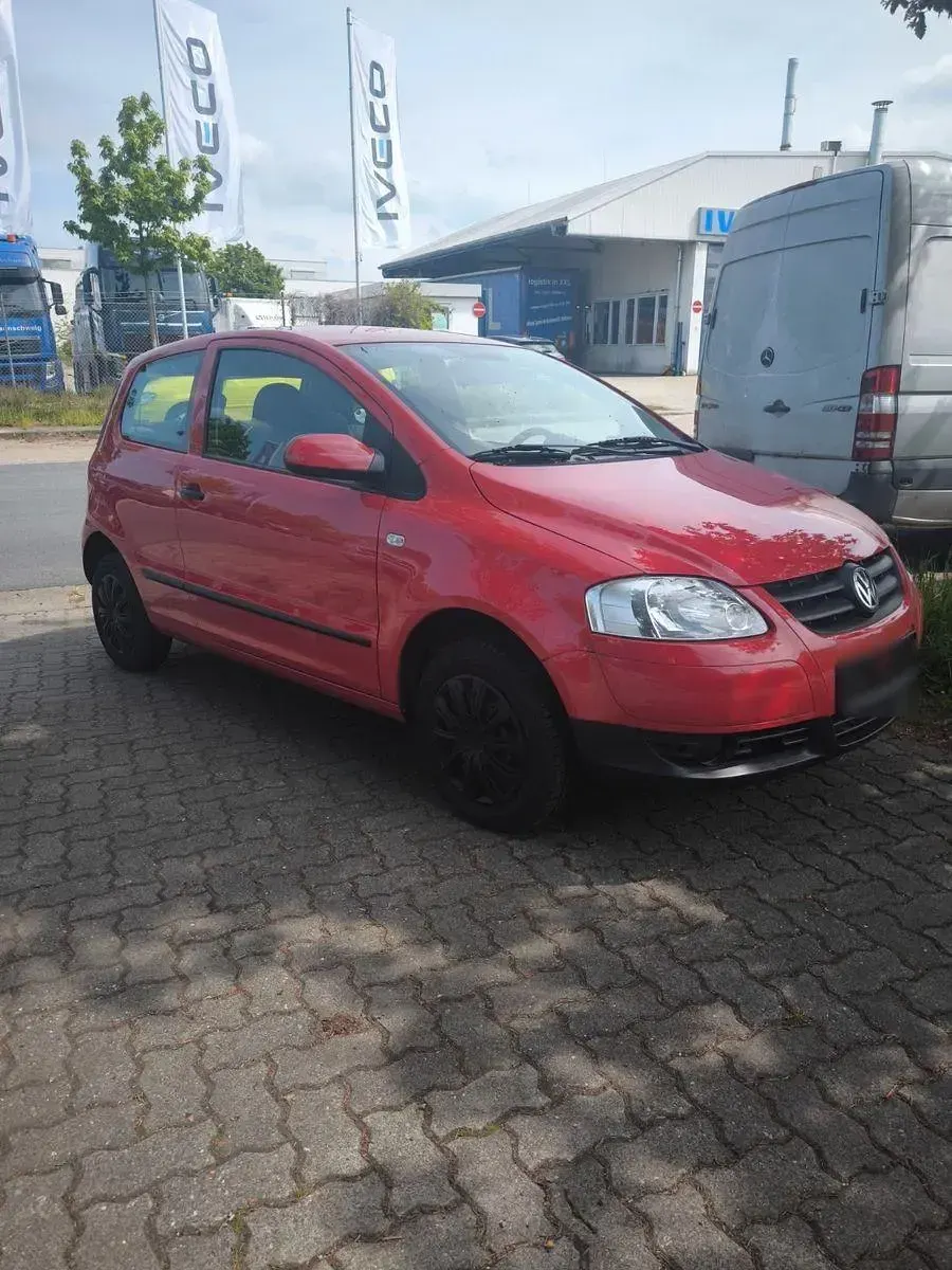 Gebraucht VW Fox 54 PS (39 kW) 2005 Rot Kleinwagen