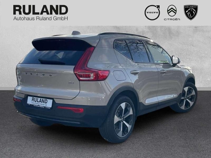 Gebraucht Volvo XC40 Plus 197 PS (144 kW) 2025 Sand dune / metallic SUV