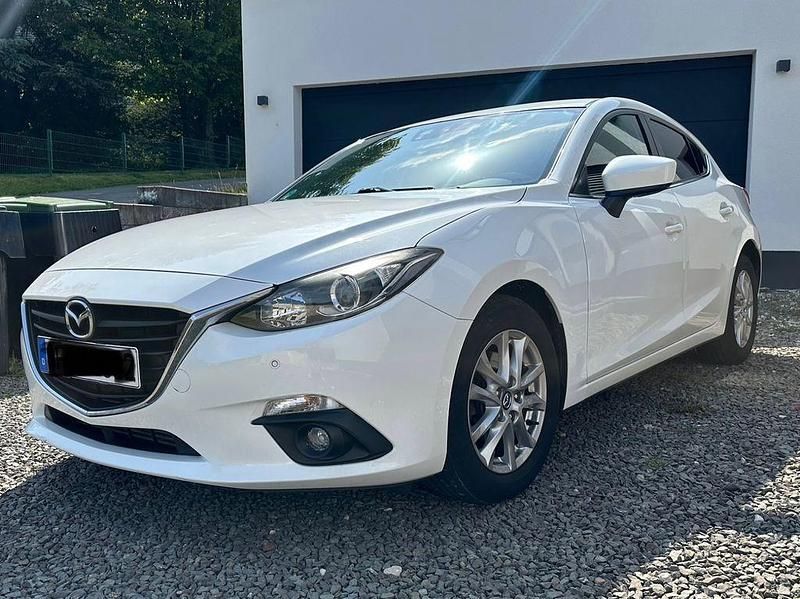 Weiß Gebraucht 2016 Mazda 3 Sports-Line Limousine | 10.000 € (Fairer Preis) - Bild 1/4
