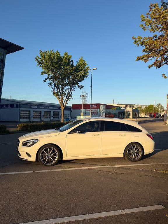 Gebraucht Mercedes CLA220 Shooting Brake 177 PS (130 kW) 2016 Weiß Kombi