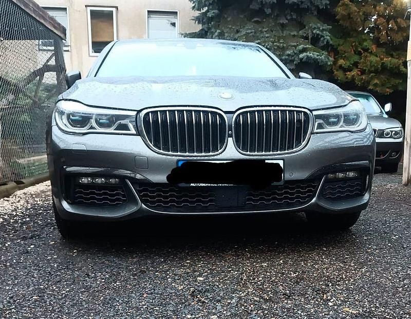 Grau Gebraucht 2016 BMW 750 Exclusive Limousine | 29.000 € (Guter Preis) - Bild 1/4