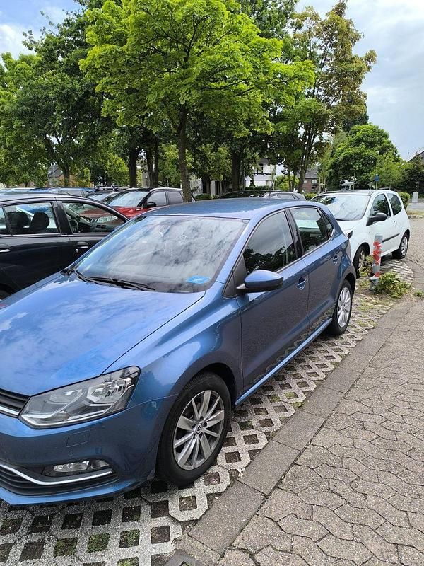 Blau Gebraucht 2015 VW Polo Comfortline Kleinwagen | 7.300 € (Guter Preis) - Bild 1/4