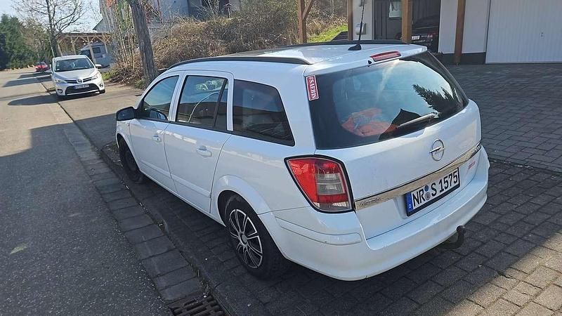 Gebraucht Opel Astra 101 PS (74 kW) 2009 Kombi