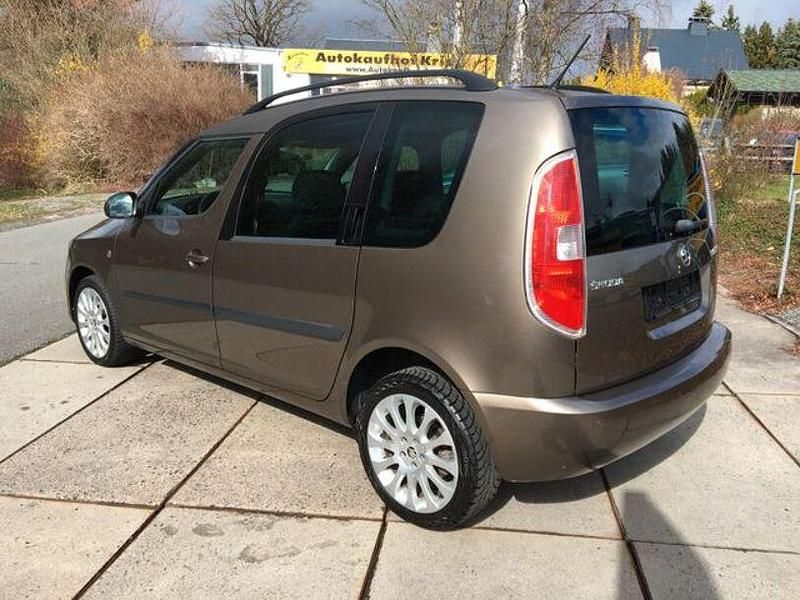 Gebraucht Skoda Roomster Plus Edition 105 PS (77 kW) 2013 Braun Van / Kleinbus