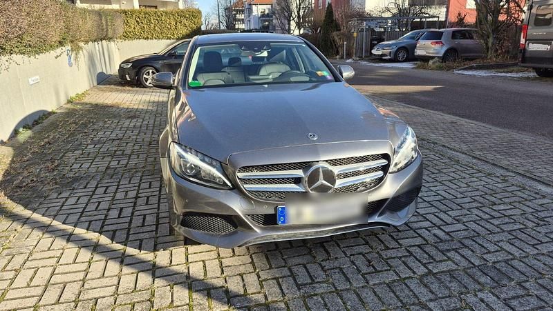 Grau Gebraucht 2017 Mercedes C180 Avantgarde Limousine | 28.000 € - Bild 1/4