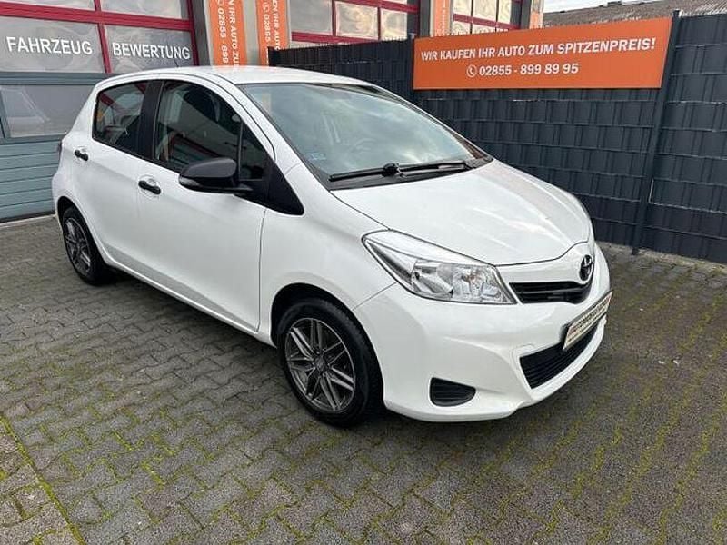 Gebraucht Toyota Yaris Cool 69 PS (50 kW) 2012 Weiß Limousine