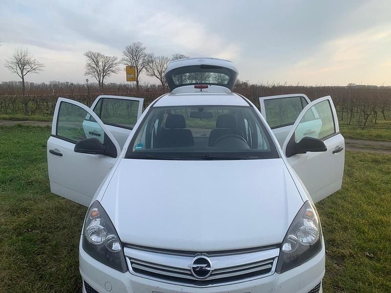 Gebraucht Opel Astra Innovation 116 PS (85 kW) 2010 Weiß Kombi