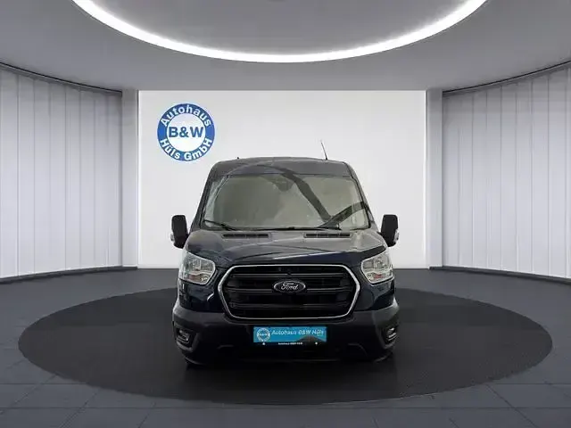 Gebraucht Ford Transit Trend 131 PS (96 kW) 2021 Weiß Van / Kleinbus