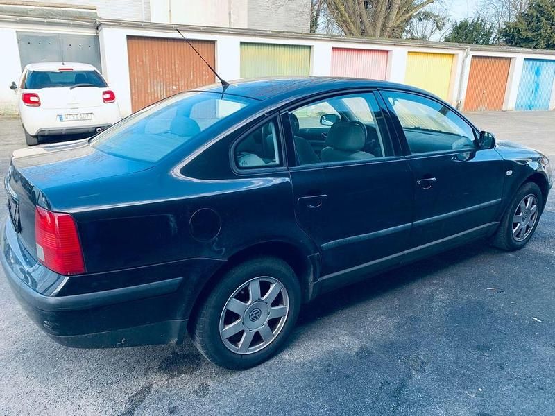 Gebraucht VW Passat Comfortline 101 PS (74 kW) 2001 Schwarz Limousine