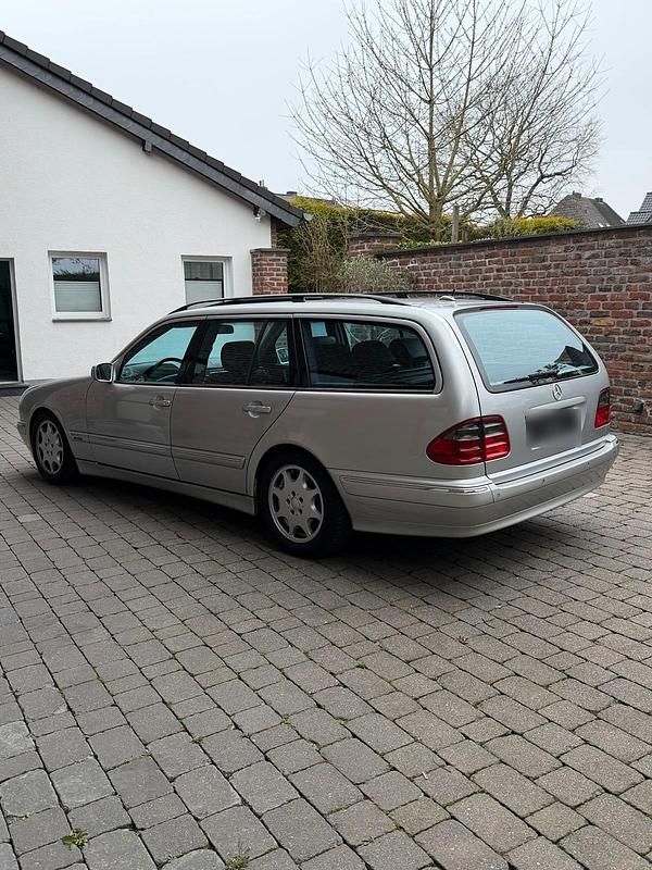 Gebraucht Mercedes E270 Avantgarde 170 PS (125 kW) 2001 Silber Kombi