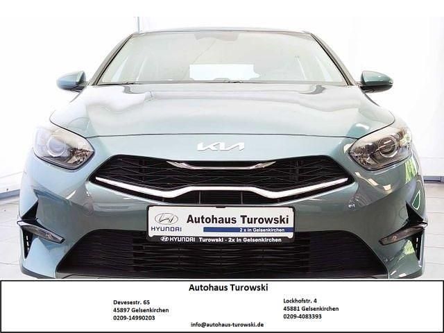 Grau (yucca stahlgrau) Neu 2025 Kia Ceed Vision Kleinwagen | 23.970 € (Fairer Preis) - Bild 1/4