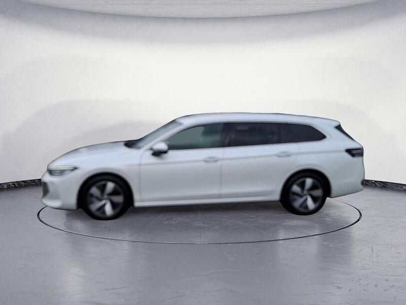 Gebraucht VW Passat Elegance 150 PS (110 kW) 2025 Weiß Kombi