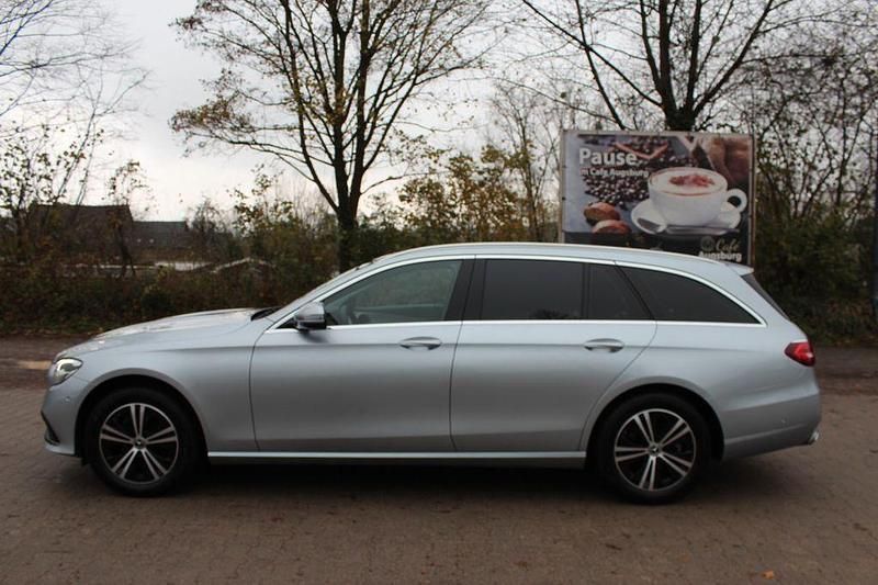 Gebraucht Mercedes E220 194 PS (142 kW) 2021 Silber Limousine