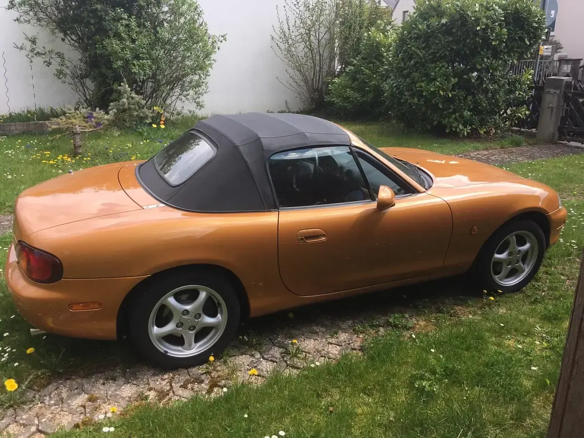 Gebraucht Mazda MX5 Edition 81 PS (59 kW) 1999 Gold Cabrio