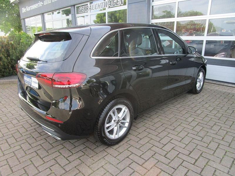 Gebraucht Mercedes 200 Progressive 150 PS (110 kW) 2019 Schwarz Limousine