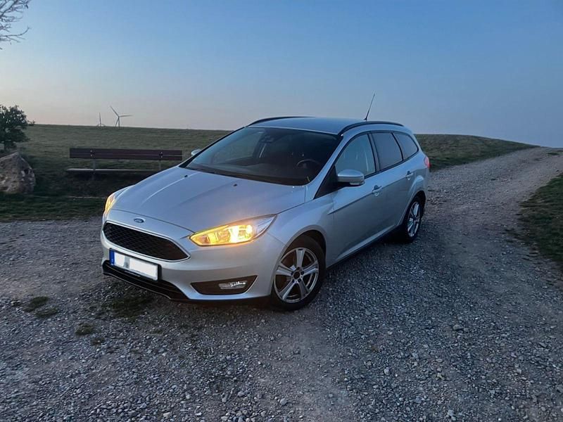 Gebraucht Ford Focus Business Edition 125 PS (91 kW) 2016 Silber Kombi