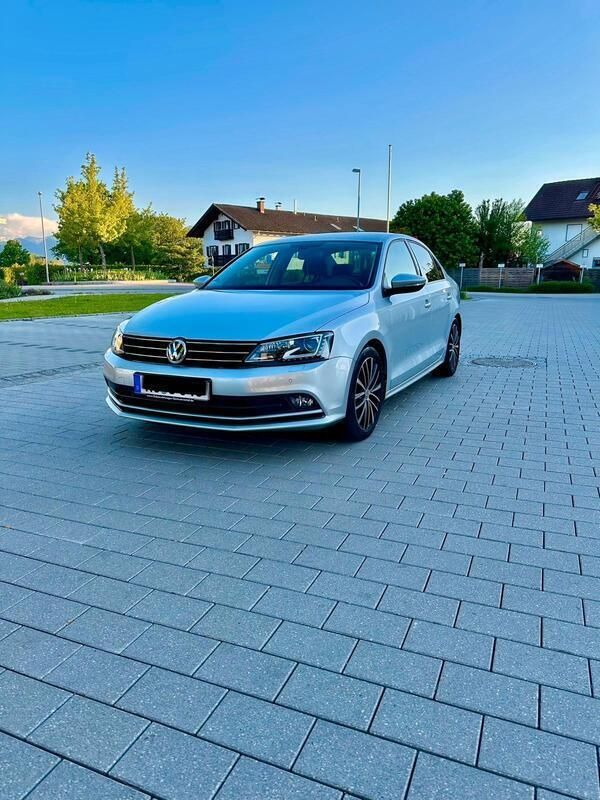 Silber Gebraucht 2014 VW Jetta Limousine | 14.750 € - Bild 1/4