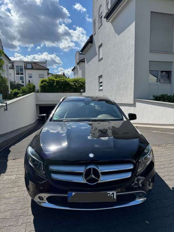 Schwarz Gebraucht 2014 Mercedes GLA200 SUV | 16.000 € (Fairer Preis) - Bild 1/4