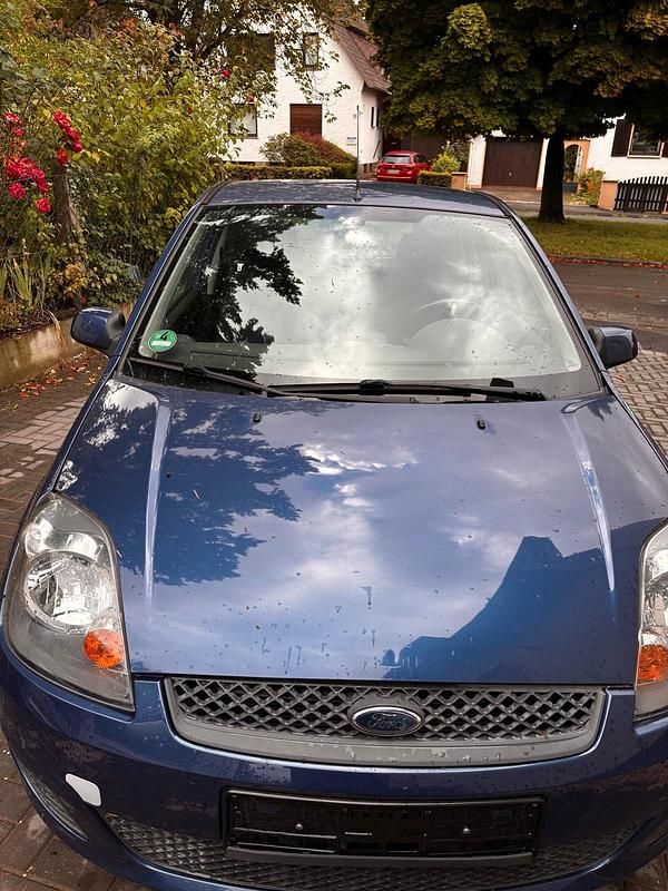 Blau Gebraucht 2009 Ford Fiesta Kleinwagen | 1.000 € - Bild 1/4