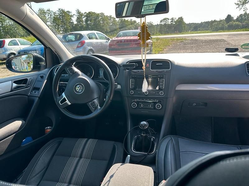 Gebraucht VW Golf VI 105 PS (77 kW) 2012 Silber Kleinwagen