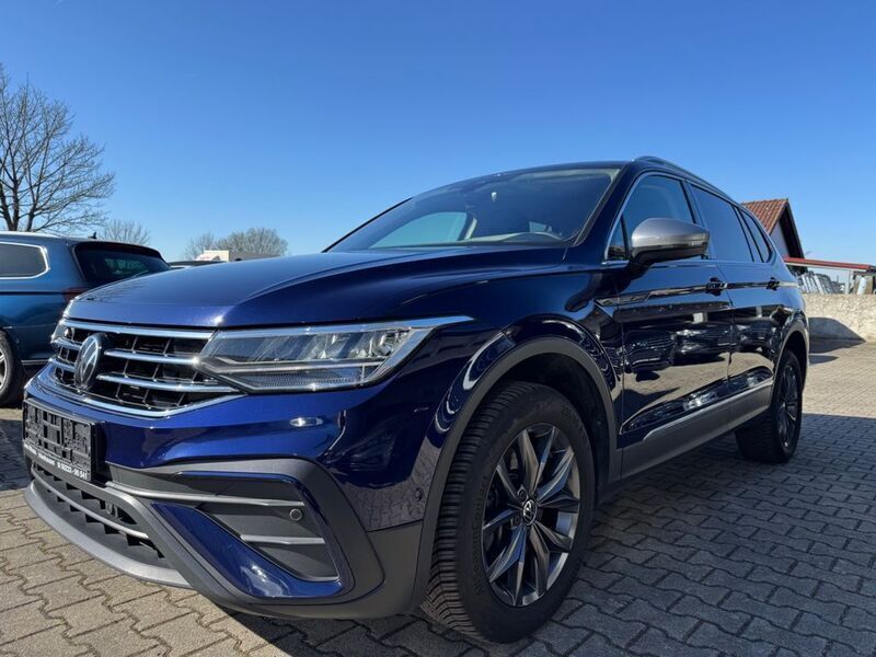 Blau Gebraucht 2023 VW Tiguan Allspace Move SUV | 36.990 € (Guter Preis) - Bild 1/4