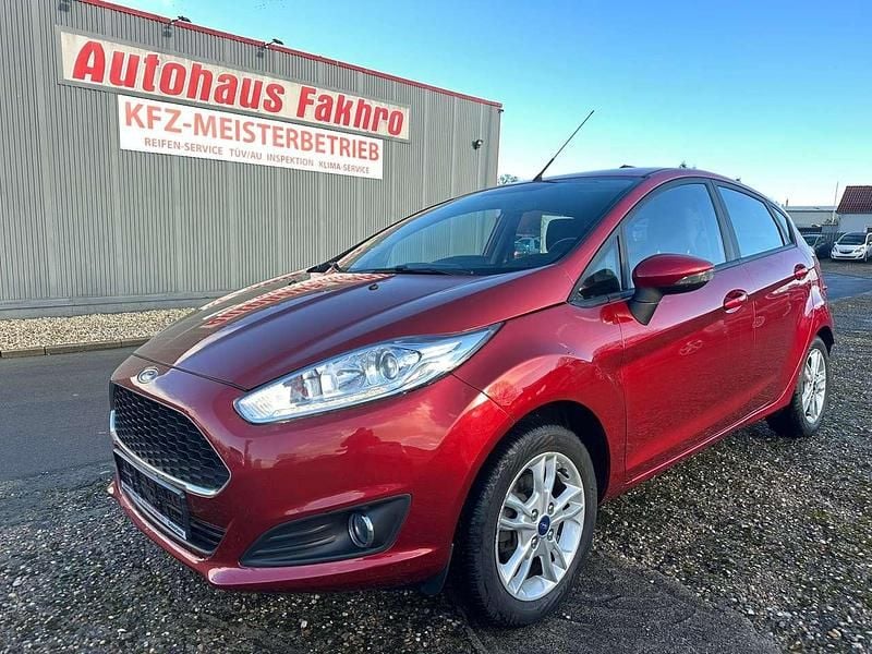 Candyrot metallic Gebraucht 2016 Ford Fiesta Celebration Kleinwagen | 5.400 € (Guter Preis) - Bild 1/4