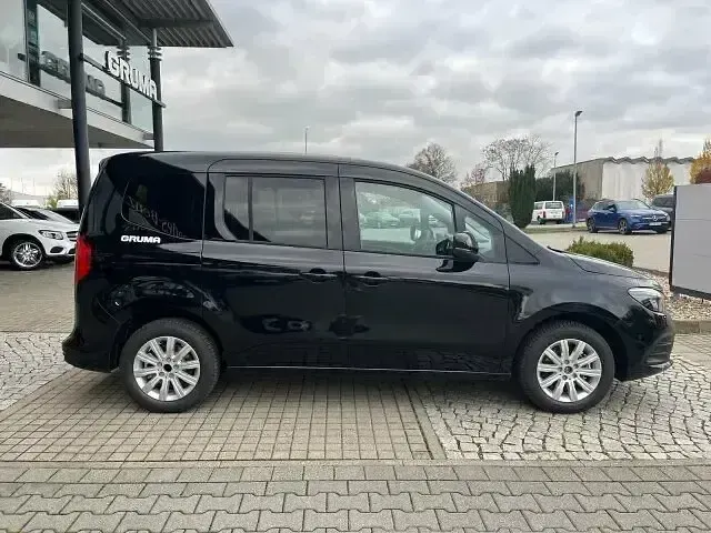 Gebraucht Mercedes EQT200 Style 89 kW (122 PS) 2023 Loparitschwarz Van / Kleinbus