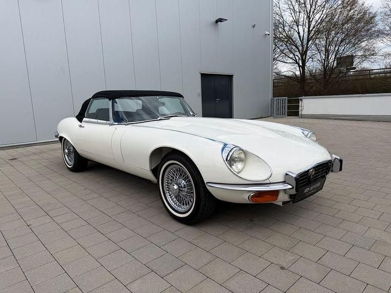Second-hand Jaguar E-Type 268 CP (197 kW) 1974 Alb Cabrio